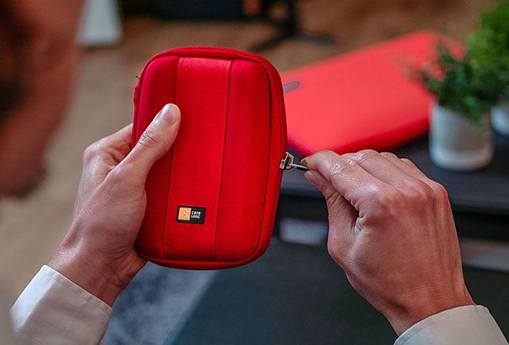 A close-up of someone closing a Case Logic electronics case.