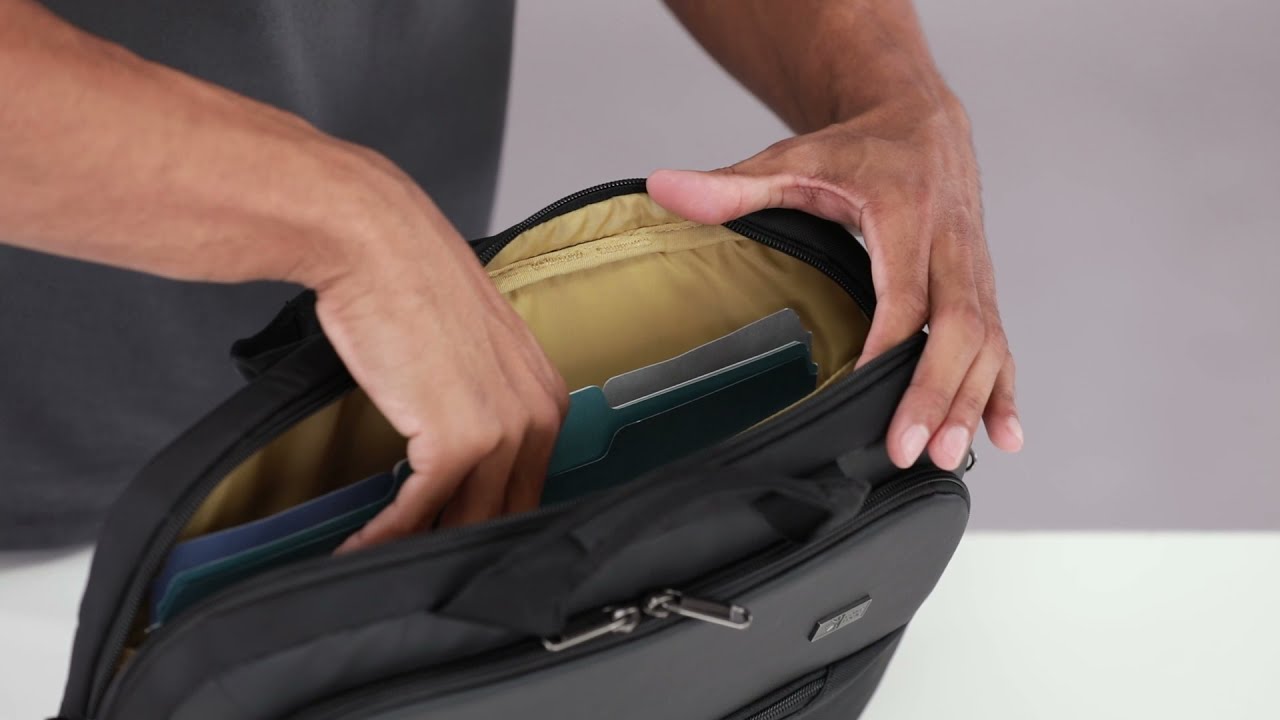Case Logic Propel 14" Attaché video
